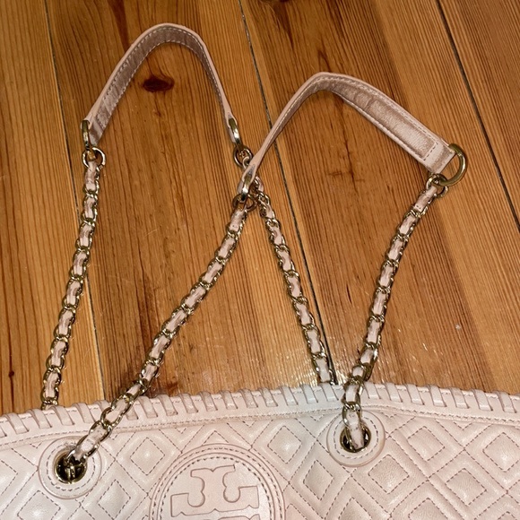 Tory Burch Beige Quilted Leather Marion Tote - Picture 5 of 16